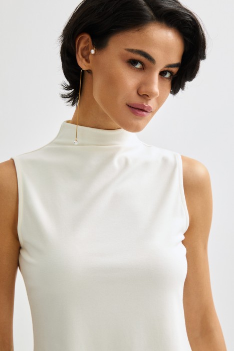 трикотажный топ из россии вид сбоку