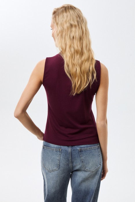 трикотажный топ по цене 1360 руб вид справа