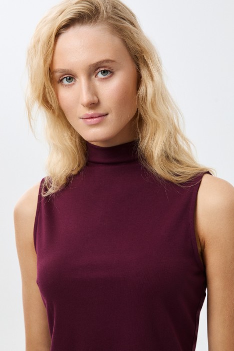 трикотажный топ из россии вид сбоку