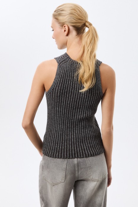 трикотажный топ по цене 1870 руб вид справа