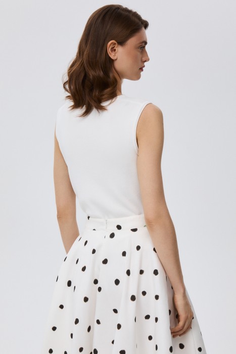 трикотажный топ по цене 1690 руб вид справа