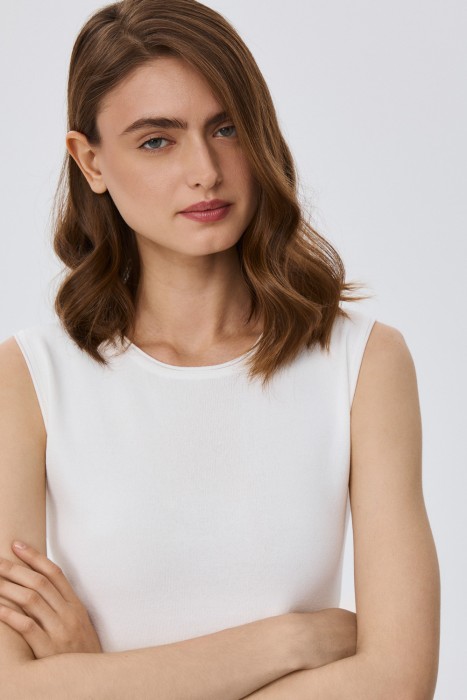 трикотажный топ из россии вид сбоку