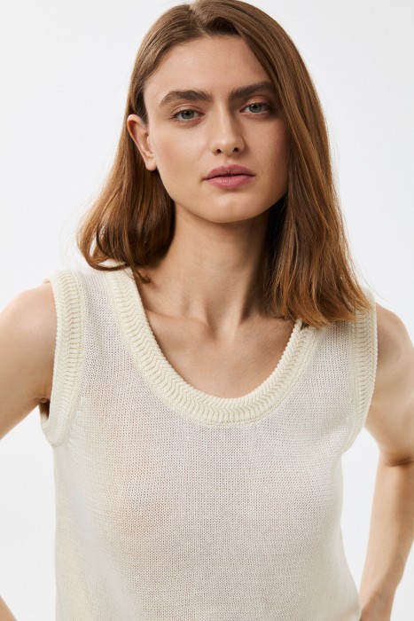 трикотажный топ из россии вид сбоку