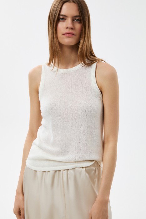 трикотажный топ из россии вид сбоку