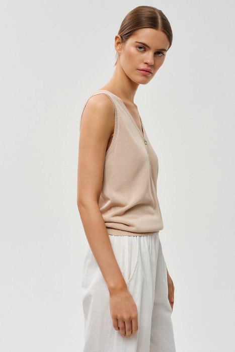 трикотажный топ от бренда снежная королева вид слева