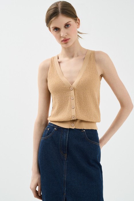 трикотажный жилет от бренда снежная королева вид слева