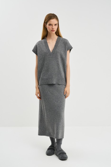 трикотажный жилет от бренда снежная королева вид слева