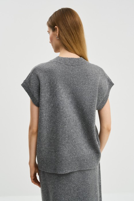 трикотажный жилет по цене 1780 руб вид справа