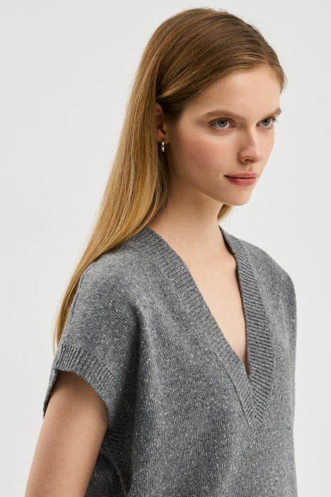 трикотажный жилет из россии вид сбоку