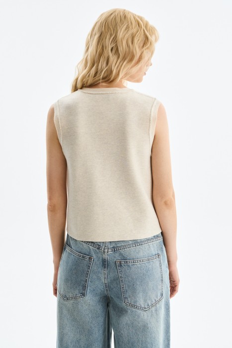 трикотажный жилет по цене 1480 руб вид справа