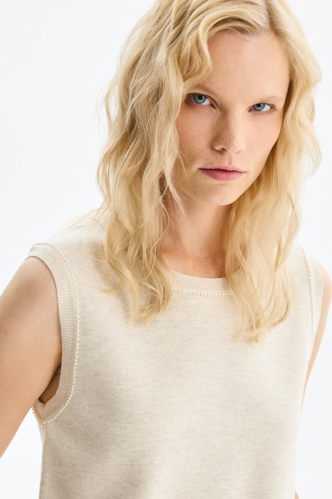 трикотажный жилет из россии вид сбоку