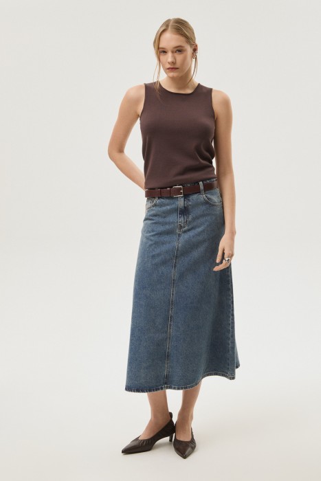 трикотажный жилет от бренда снежная королева вид слева