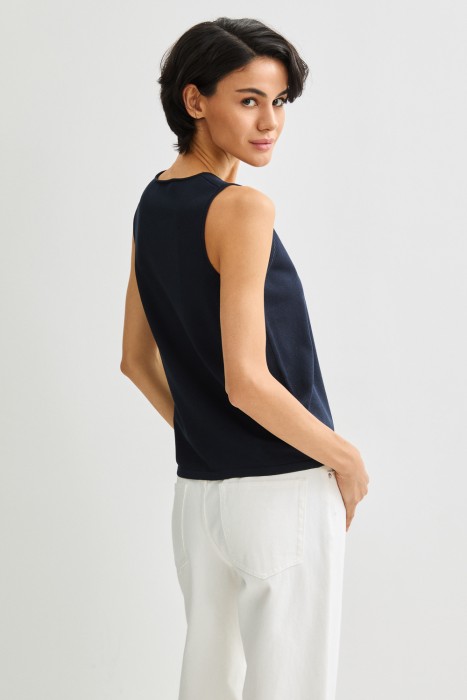 трикотажный жилет по цене 1360 руб вид справа