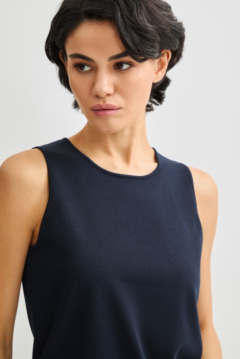 трикотажный жилет из россии вид сбоку