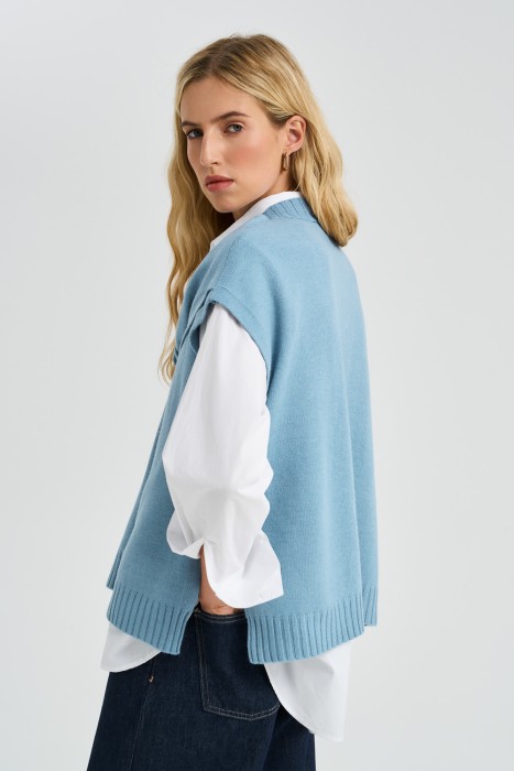 трикотажный жилет по цене 1480 руб вид справа