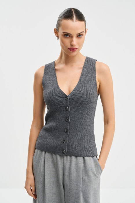 трикотажный жилет от бренда снежная королева вид слева