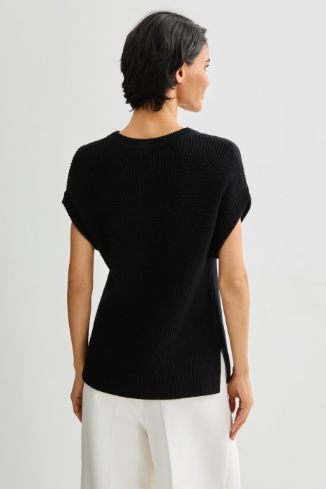 трикотажный жилет по цене 1860 руб вид справа