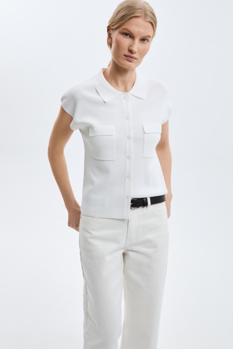 трикотажный жилет от бренда снежная королева вид слева