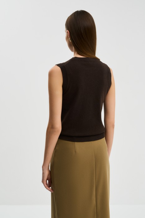 трикотажный жилет по цене 720 руб вид справа