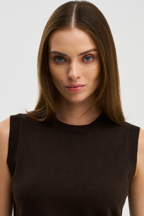 трикотажный жилет из россии вид сбоку