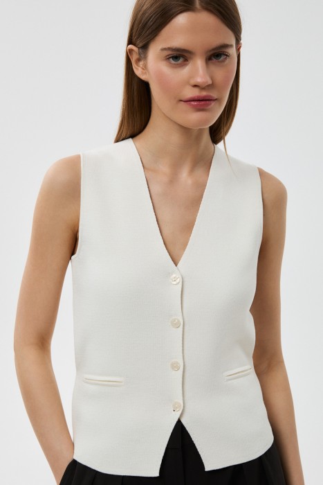 трикотажный жилет из россии вид сбоку