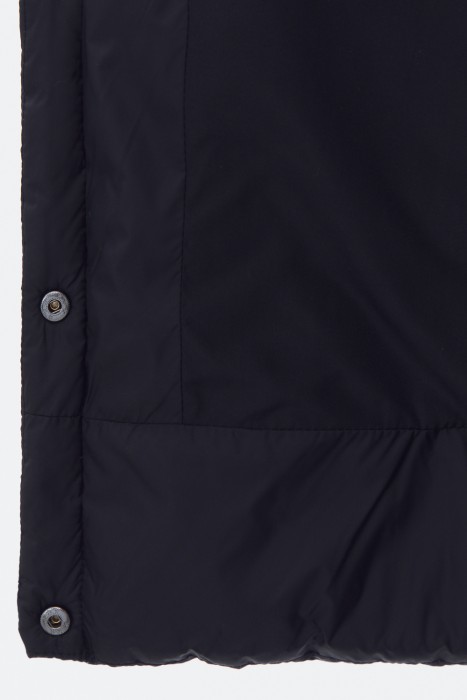 удлиненная куртка с капюшоном из россии вид сбоку