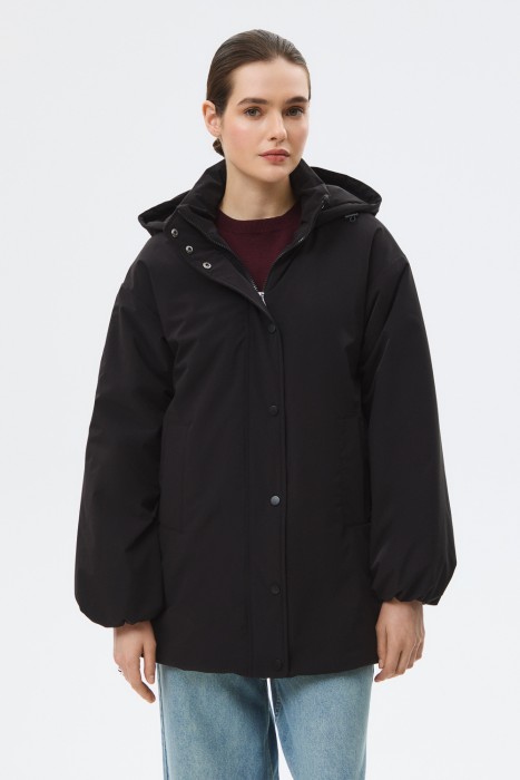 удлиненная куртка с капюшоном от бренда снежная королева вид слева