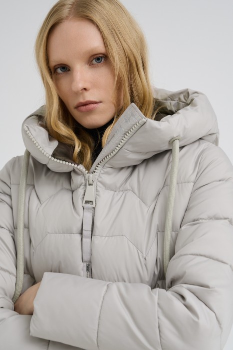 удлиненная куртка с капюшоном по цене 5530 руб вид справа