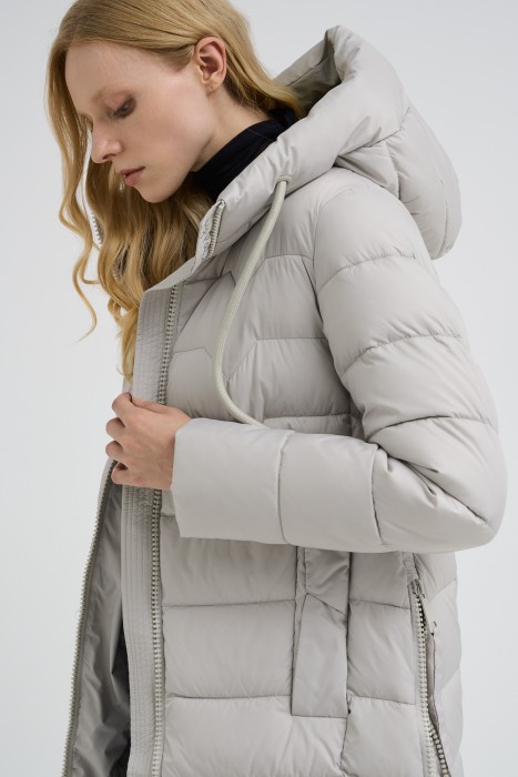 удлиненная куртка с капюшоном из россии вид сбоку