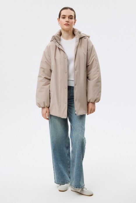 удлиненная куртка с капюшоном из россии вид сбоку