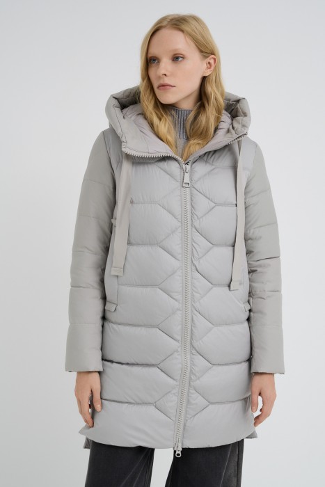 удлиненная куртка с капюшоном от бренда снежная королева вид слева