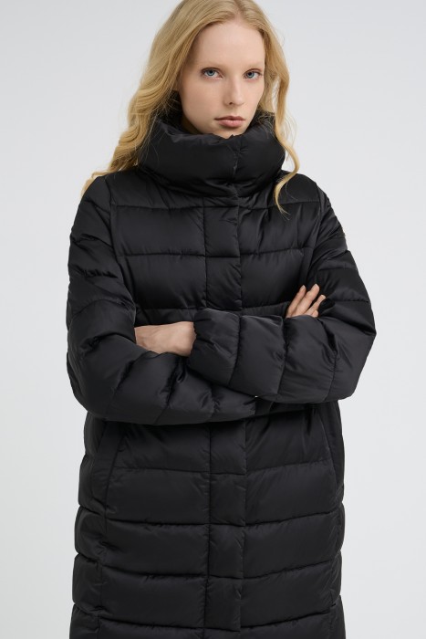 удлиненная стеганая куртка от бренда снежная королева вид слева