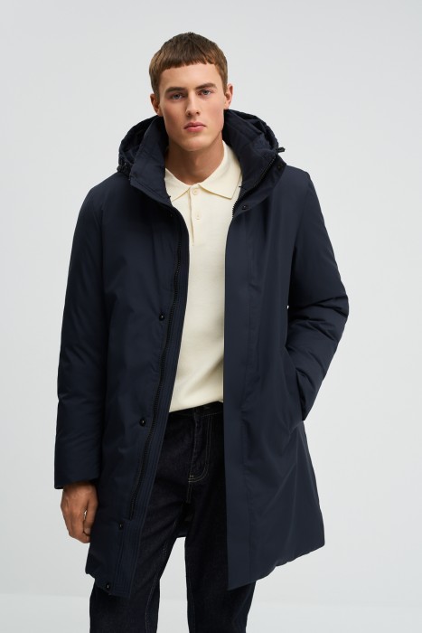 удлиненная зимняя куртка с капюшоном из россии вид сбоку