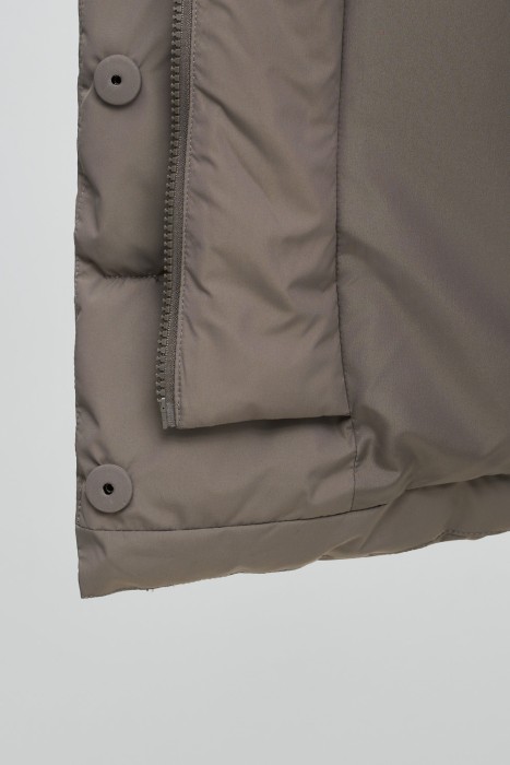 удлиненная зимняя куртка с капюшоном из россии вид сбоку