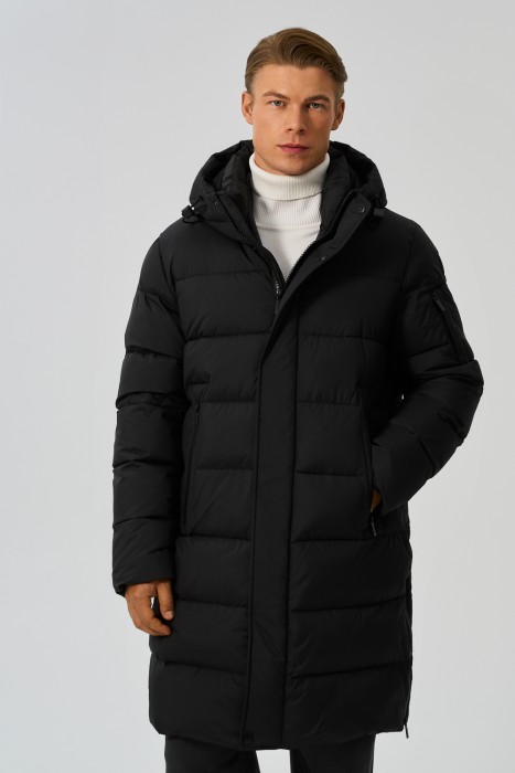 удлиненная зимняя куртка с капюшоном от бренда снежная королева вид слева