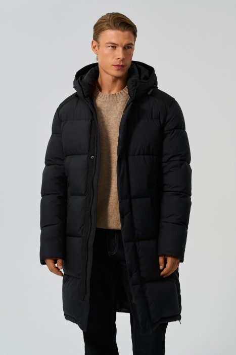 удлиненная зимняя куртка с капюшоном от бренда снежная королева вид слева