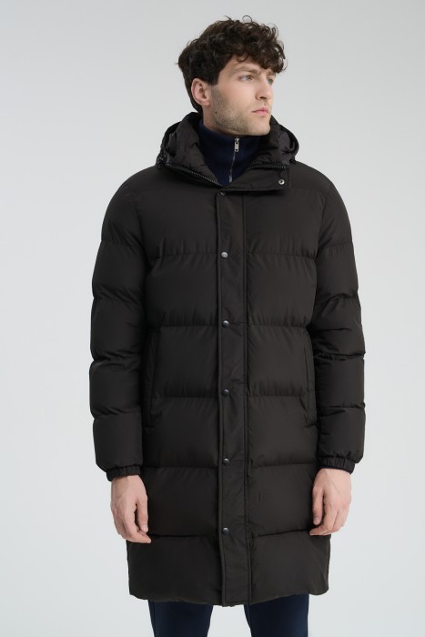 удлиненная зимняя куртка от бренда снежная королева вид слева