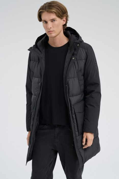 удлиненная зимняя куртка от бренда снежная королева вид слева