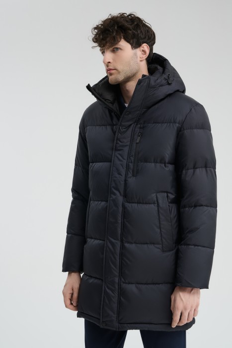 удлиненная зимняя куртка от бренда снежная королева вид слева