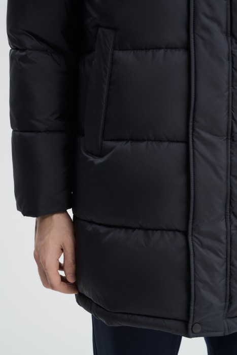 удлиненная зимняя куртка из россии вид сбоку