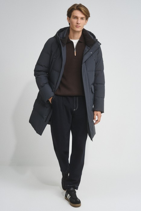 удлиненная зимняя куртка от бренда снежная королева вид слева