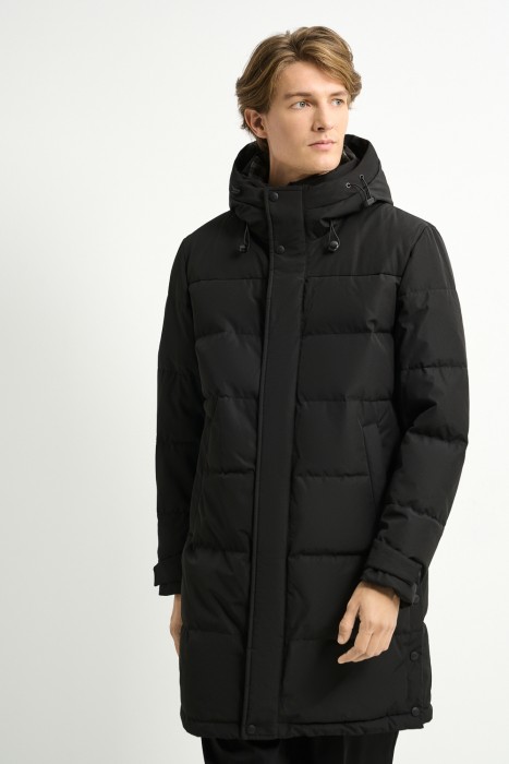 удлиненная зимняя куртка от бренда снежная королева вид слева