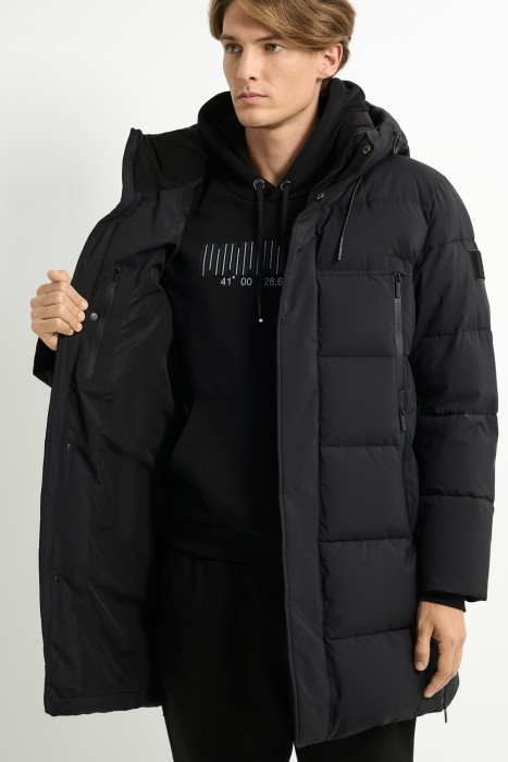 удлиненная зимняя куртка из россии вид сбоку