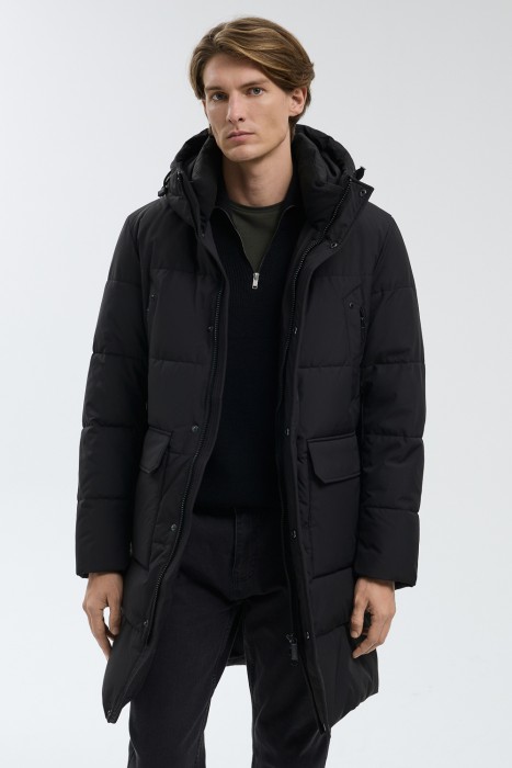 удлиненная зимняя куртка от бренда снежная королева вид слева