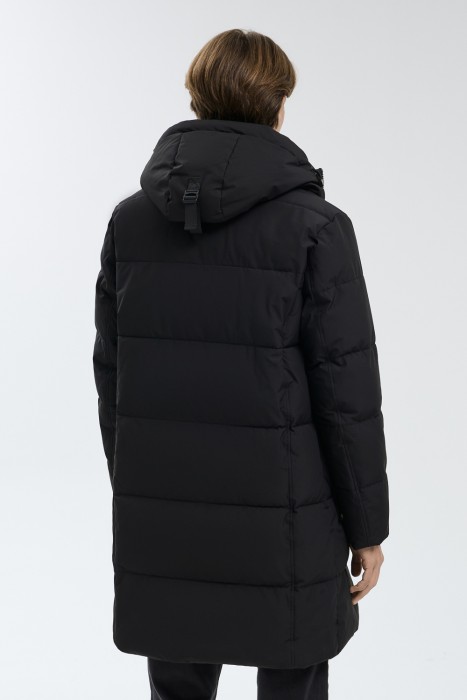удлиненная зимняя куртка из россии вид сбоку