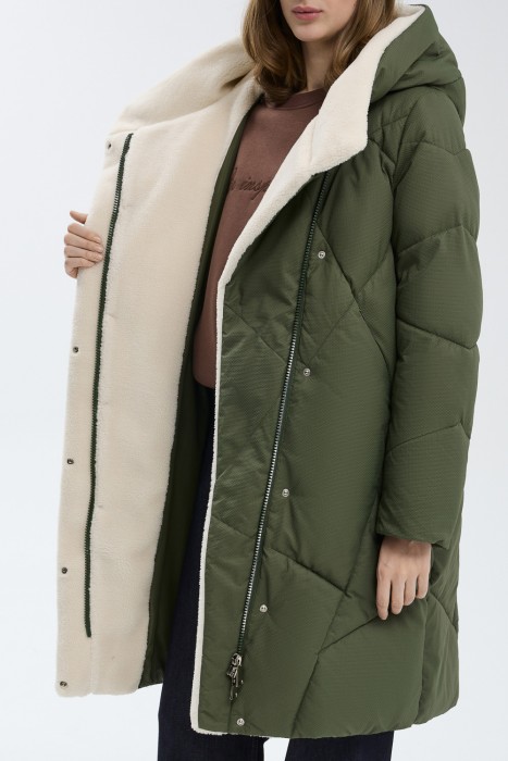 удлиненная зимняя куртка из россии вид сбоку