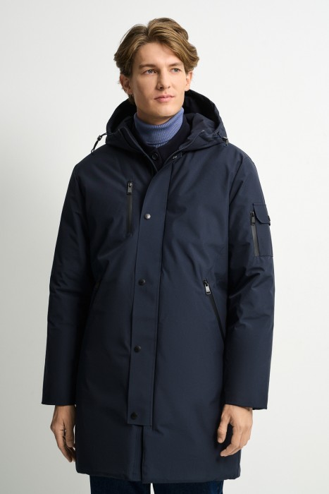 удлиненная зимняя куртка от бренда снежная королева вид слева