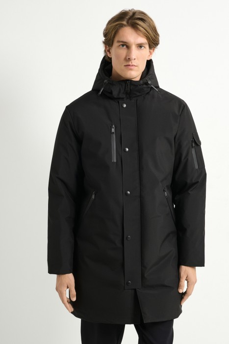 удлиненная зимняя куртка от бренда снежная королева вид слева