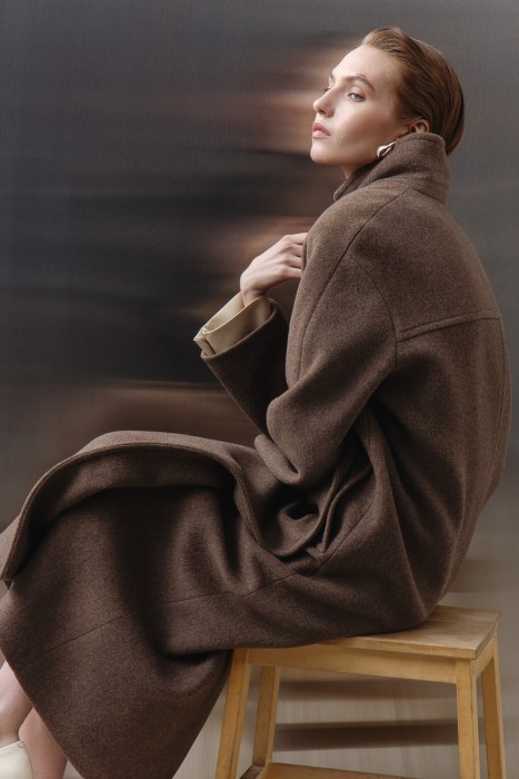 удлиненное пальто от бренда снежная королева вид слева