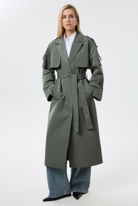 удлиненный плащ от бренда снежная королева вид слева